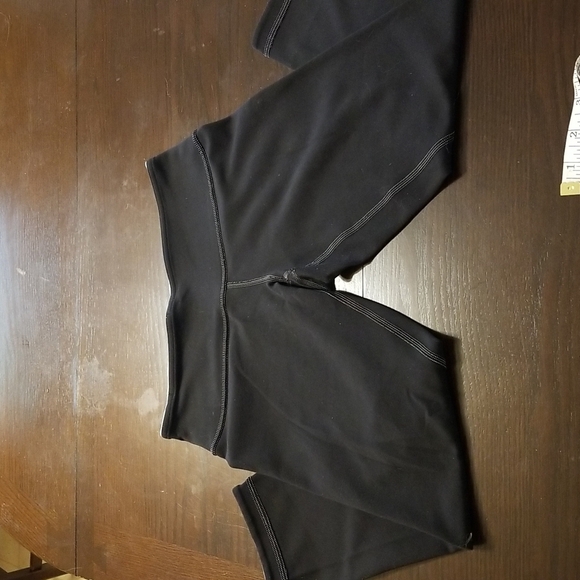 Lululemon reversible capri Leggings - Picture 3 of 6